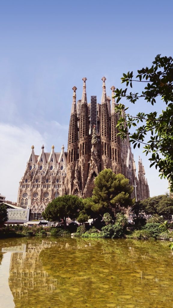 7 Famous Landmarks Reimagined with Biophilic Design - Greenroofs.com